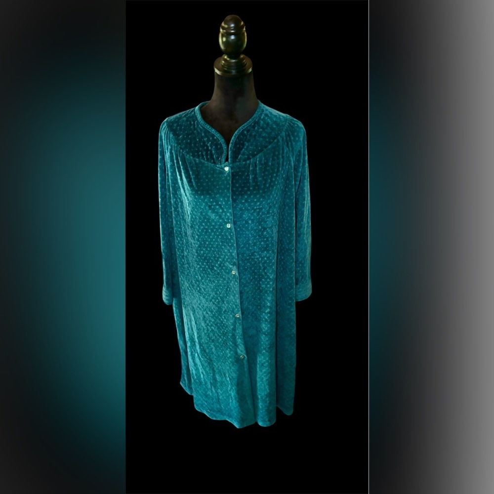 🔥Marcia Stuart Vintage Velour Snap Front Midi Robe🔥 Vintage 1970’s